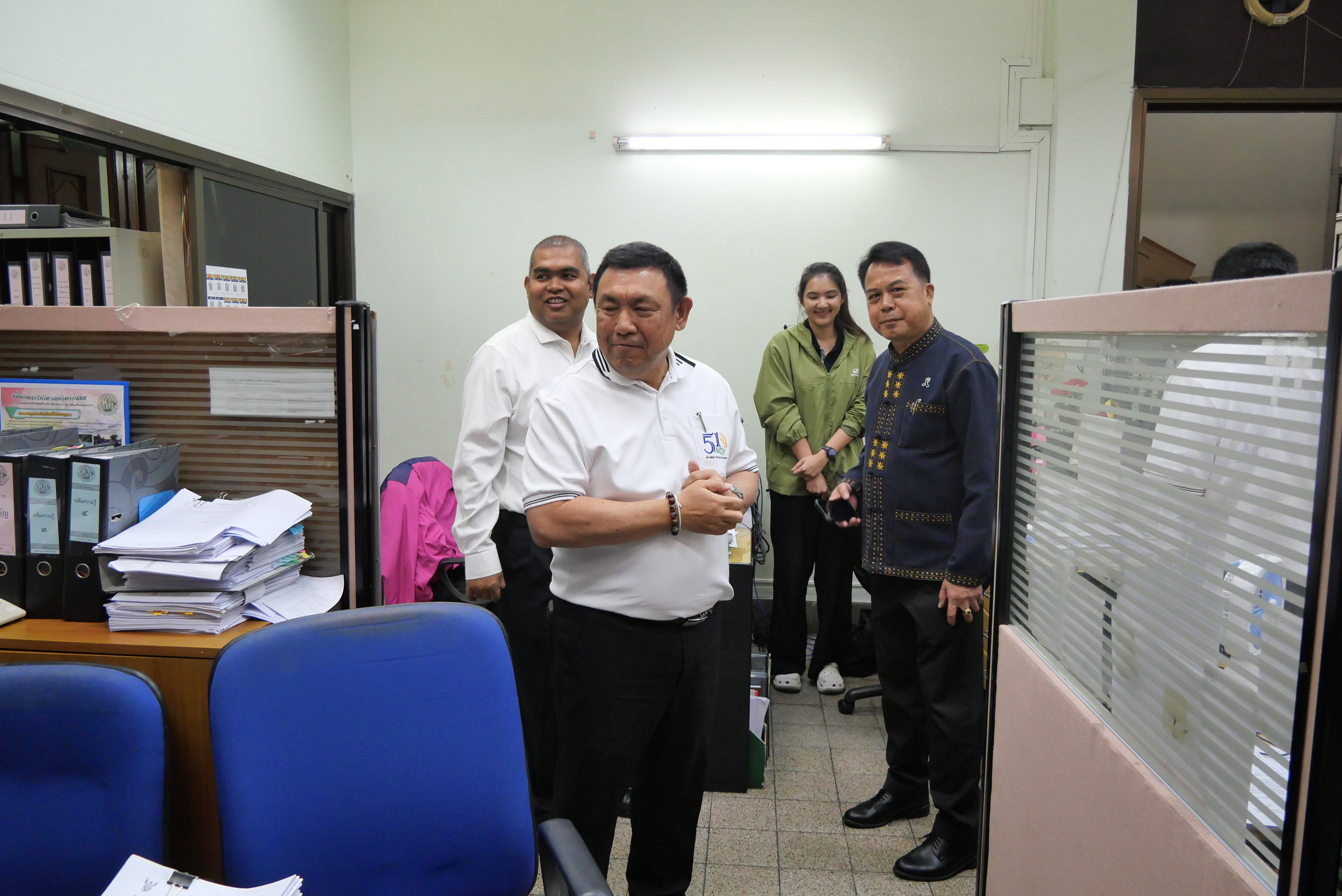 title - เลขาธิการ ส.ป.ก. ตรวจเยี่ยมบุคลากร ส.ป.ก. ถนนราชดำเนินนอก